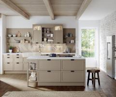 Cuisine Rustique crème en bois : Élégance et Confort Contemporain - 2