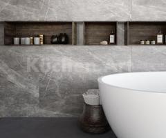 Salle de Bain : Double Vasques marbré Noir et Unités Murales Verticales Design - 6