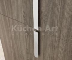 Salle de bains compacte en bois naturel – Design vertical et fonctionnel - 7